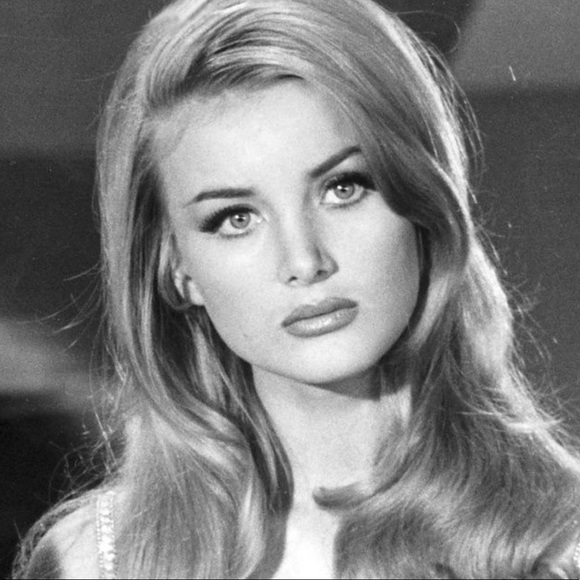 Meet your Posher, Alexandra - Picture 1 of 1